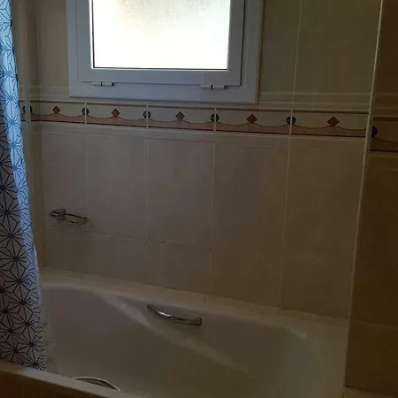 Luminoso Y Amplio Apartamento En Con Piscina Salou
