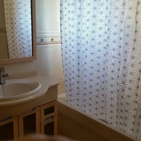 Luminoso Y Amplio Apartamento En Con Piscina Salou